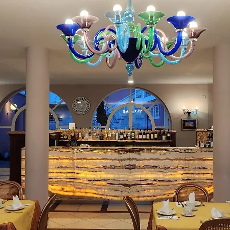 Riviera فندق 3*