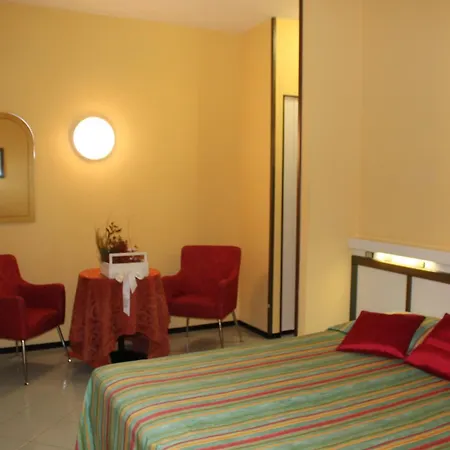 Riviera فندق