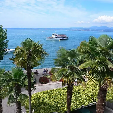 Riviera فندق 3*