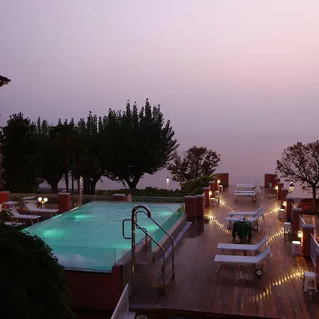 Riviera فندق 3*