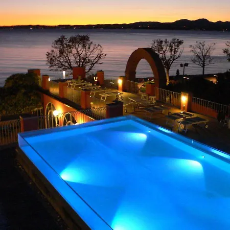فندق Riviera 3*