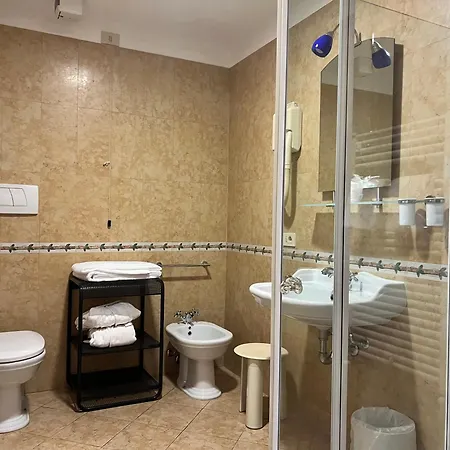 Riviera فندق