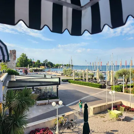 Riviera فندق 3*
