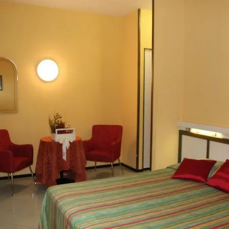 فندق Riviera 3*
