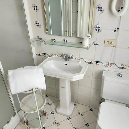 Riviera Szálloda 3*